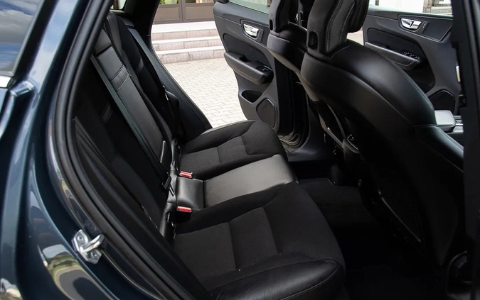 Volvo XC 60 cena 109899 przebieg: 221500, rok produkcji 2020 z Pobiedziska małe 781
